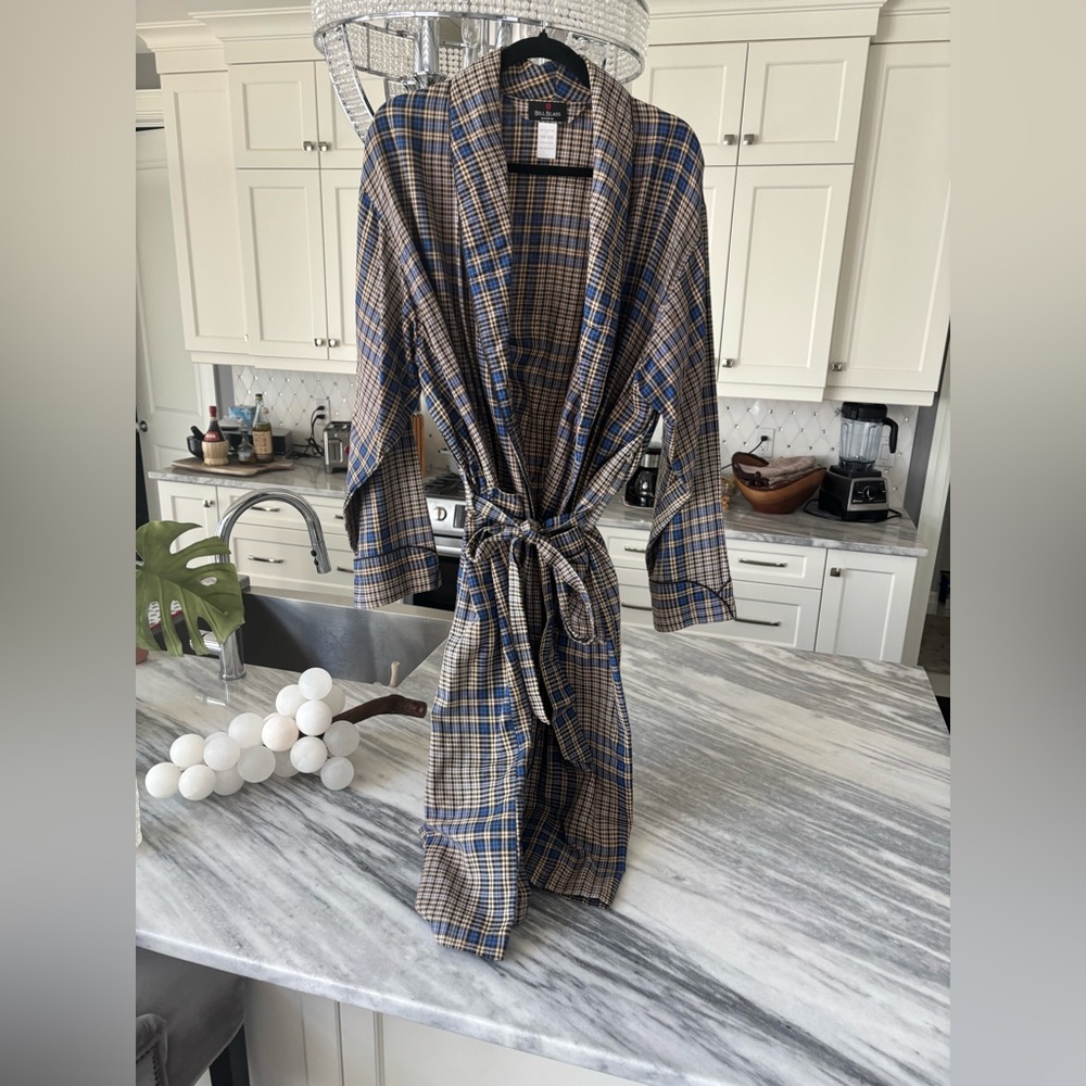 Men’s vintage BILL BLASS one size smoking style robe plaid looks brand new